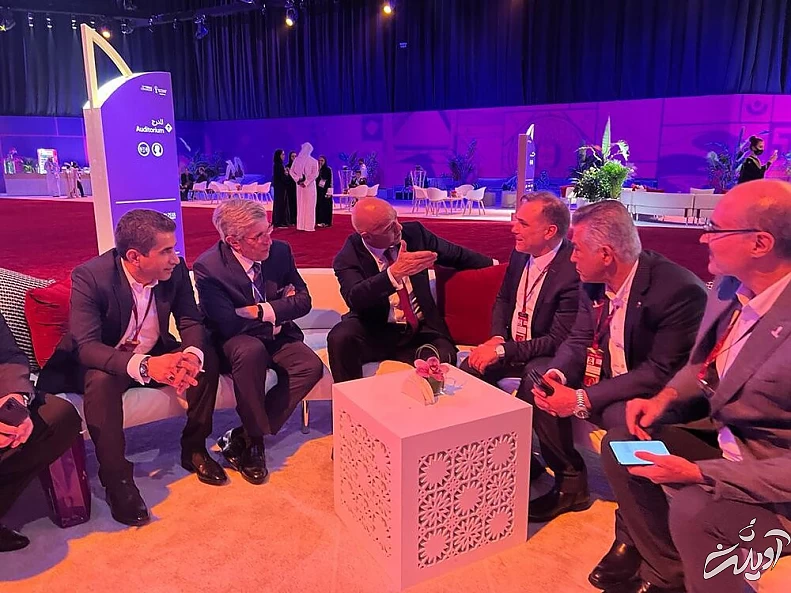 برگ‌ریزان گلدان آفت‌زده!